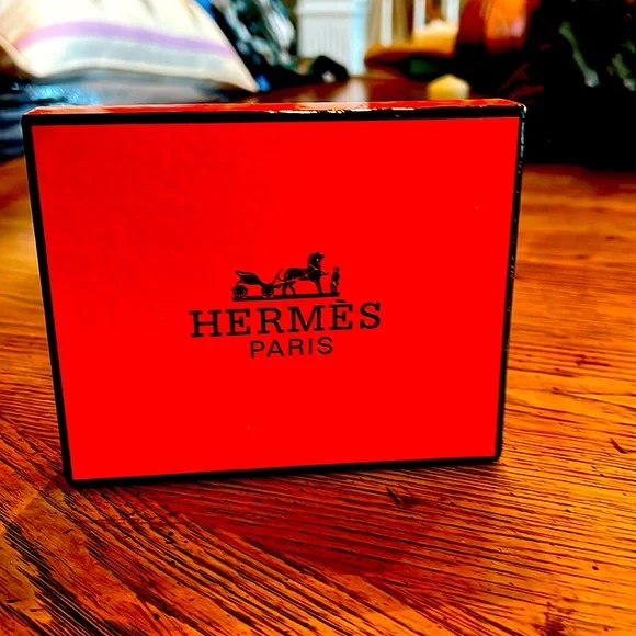 HOST PICK🎉NWOTHermes Calfskin wallet. Pouch/card&box.Seude interior&signage. - Picture 11 of 12